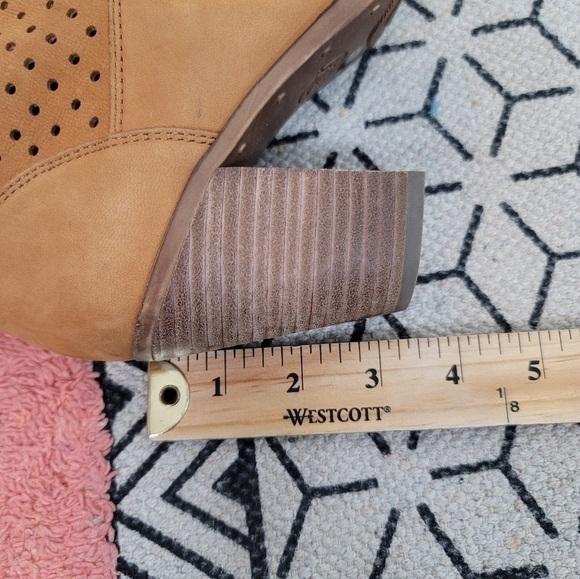 LUCKY BRAND ELLER CAMEL TAN HEELED BOOTIES, SZ 7.5 - Picture 12 of 12